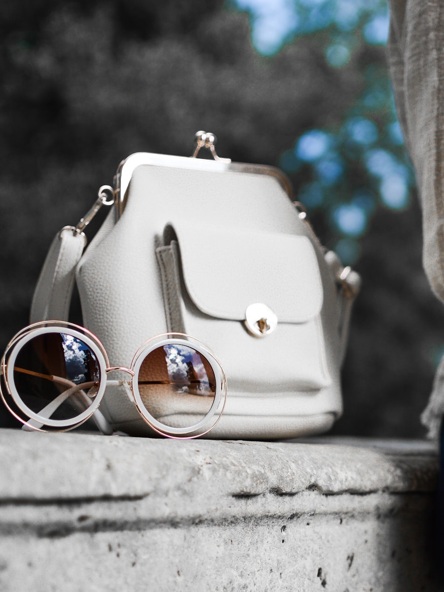 Editorial de moda con bolso de lujo