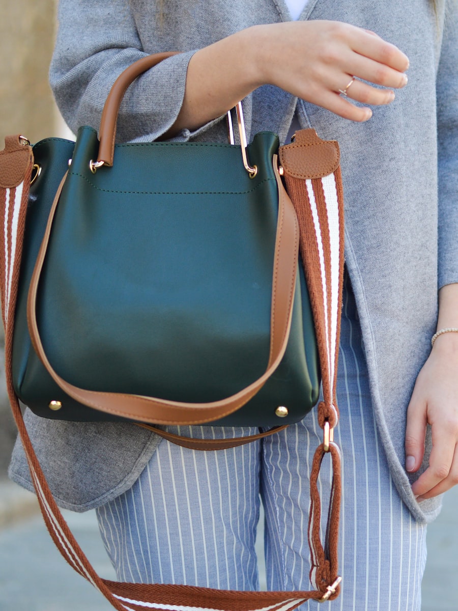 Bolso en tono esmeralda